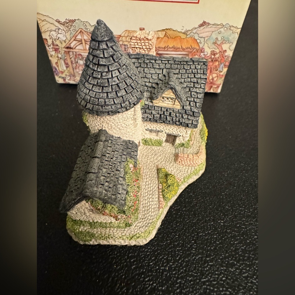 David Winter Vicarage Figurine - Picture 10 of 12